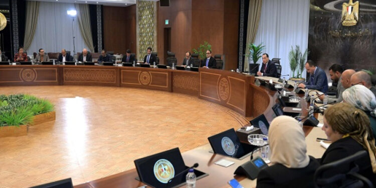 رئيس الوزراء: الرئيس كلّف الحكومة بوضع حزمة اجتماعية جديدة يتم العمل عليها حالياً والإعلان عنها قريبًا