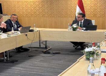 بالصور.. وزير الصحة يبحث إنشاء أول معمل تدريب لمحاكاة التصوير المقطعى والتصوير بالرنين المغناطيسى