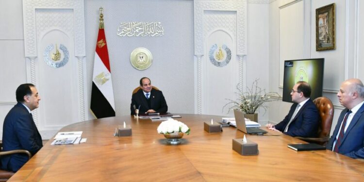 الرئيس السيسى يستعرض حزم الحماية الاجتماعية الجديدة مع رئيس الوزراء ووزير المالية