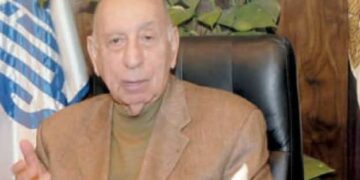 الرئيس يقترض 10 آلاف جنيهقد لاتصدق ولكنه حصل بالفعل
