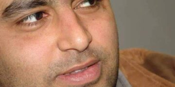 أحمد صفوت يبكى بدموع قلمه ويكتب فى ذكرى والده: مقال بدون عنوان