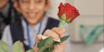أطفال المواهب الواعدة بالاحساء يرسمون البسمة على وجوه كبار السن في مستشفى الموسى للتأهيل
