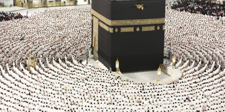 الرئاسة تضع اللمسات الاخيرة لخطة الحج .. السديس: تعزيز خدمة الحجاج رقميا وزيادة اعداد الروبوتات الذكية