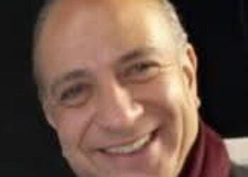 الاعلامى القدير د. مصطفى عبدالوهاب يفكر معكم ويسأل: ما أعجب النهايات الحزينة لمن اسعدوا الملايين!