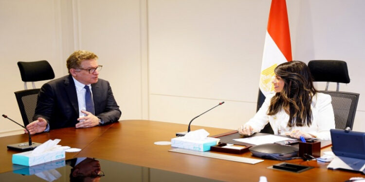 المشاط تبحث مع المدير التنفيذى لمصر بالبنك الأفريقى للتنمية تطورات تنفيذ الاستراتيجية القُطرية