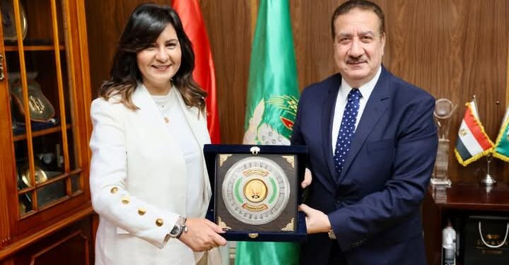 ضمن احتفالات المنوفية بعيدها القوم محافظ المنوفية يستقبل السفيرة نبيلة مكرم ضمن مبادرة “إيد واحدة” ويؤكد دعمه الكامل لجهود العمل الأهلي التنموي