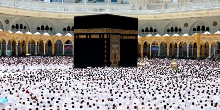 ال درويش يحصل على الدكتوراه في التربية