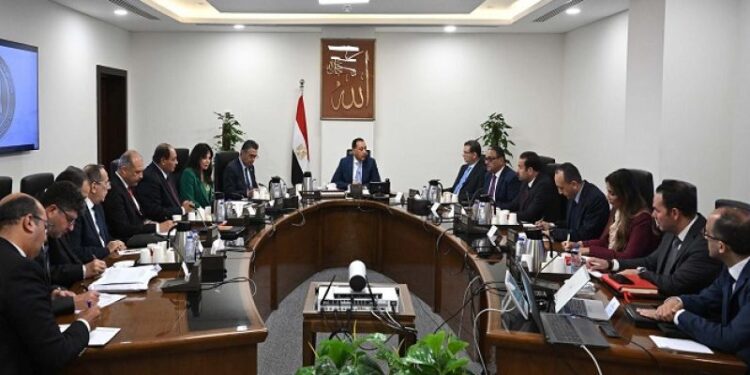 رئيس الوزراء يتابع جهود تطوير قطاع صناعة السكر فى مصر وتعزيز الإنتاج المحلى