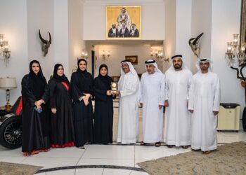 حشر بن مكتوم يشيد بدور جمعية الصحفيين الإماراتية في تعزيز الحضور المهني للصحفيين