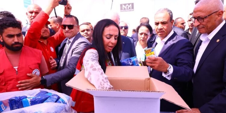 وزيرا التضامن والخارجية يتفقدان رفقة رئيس وزراء فلسطين المطبخ الإنساني بالعريش