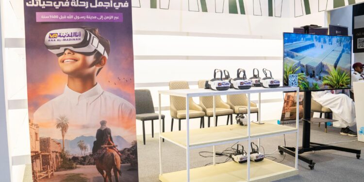 رحلاتٌ إلى الماضي بتقنيّة الواقع الافتراضيِّ في معرض المدينة للكتاب