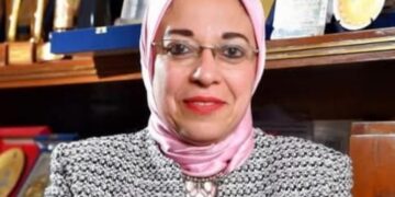 الإذاعية الكبيرة د.لمياء محمود تكتب بدموع فخر: الاقدار والمواقف الكاشفة