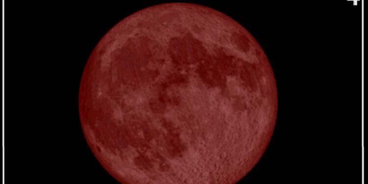 مرور مركبة الفضاء الدولية بداية الخسوف في سماء الخليج وترصد بالعين