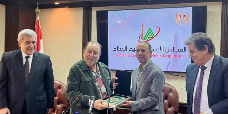 الأعلى للإعلام يكرم الإعلامي الكبير حسام الدين فرحات