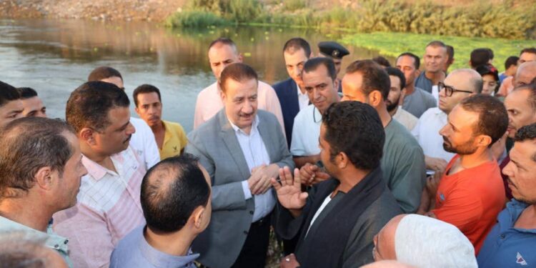 محافظ المنوفية يزور المواقع المتضررة من ارتفاع منسوب المياه