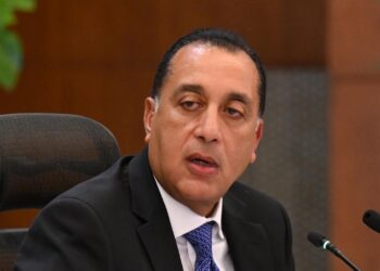 رئيس التحرير ينقل سؤال المغتربين والحاجزين بمشروع بيت الوطن لدولة رئيس الوزراء: هل الهيئة اعتادت تمييز المخالفين علي النظامين؟