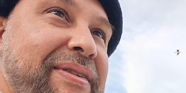 الفنان عبدالله الكاتب يكتب رأيه بصراحة: هشام نزيه ليس افضل موسيقى فى مصر