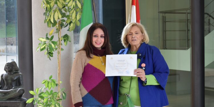 ‏رانيا يحيى تكرم مديرة مؤسسة فاي والأكاديمية تفتح ابوابها لمئات الزائرين فى روما