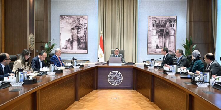 في اجتماع برئاسة رئيس الوزراء.. “الحكومة” تبحث وضع حلول جذرية للمشكلات المالية   لـ”ماسبيرو” والصحف القومية