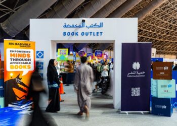 الكتب المخفّضة تستقطب زوّار معرض جدة للكتاب 2025