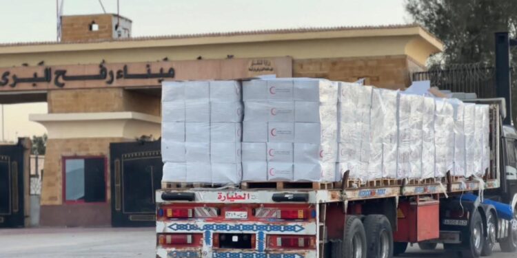مد غزة بـ7 آلاف طن مساعدات إنسانية وشتوية ضمن قافلة زاد العزة الـ 114
