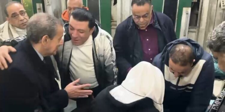 مصطفى كامل يودع أعضاء نقابة الموسيقيين وأصحاب المعاشات قبل سفرهم للعمرة ويقر منحة 5 آلاف جنيه