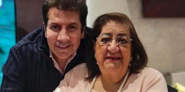 هاني رمزي عن وصية والدته: تبرعت بكل ما تملكه من ذهب للمحتاجين