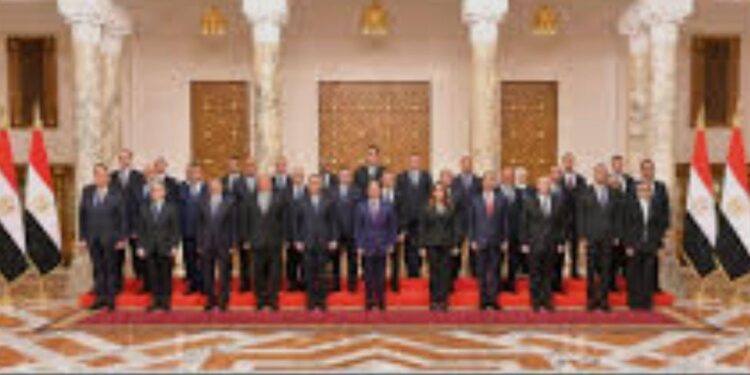 المحافظون والنواب الجدد يؤدون اليمين الدستورية أمام الرئيس