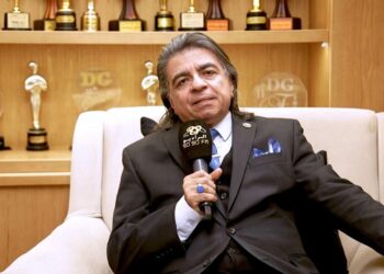 طبيب القلوب لأحمد الخطيب: بكلم ربنا كتير وبكيت لما شوفت ابويا بيموت وامى بتصرخ