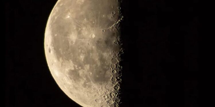 فلكية جدة… *الليلة : «قمر رمضان» في تربيعه الأخير*