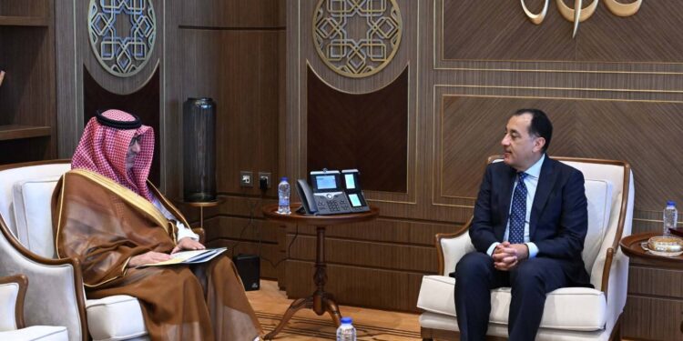 رئيس الوزراء يستقبل سفير خادم الحرمين الشريفين لدى مصر لبحث تعزيز التعاون المشترك