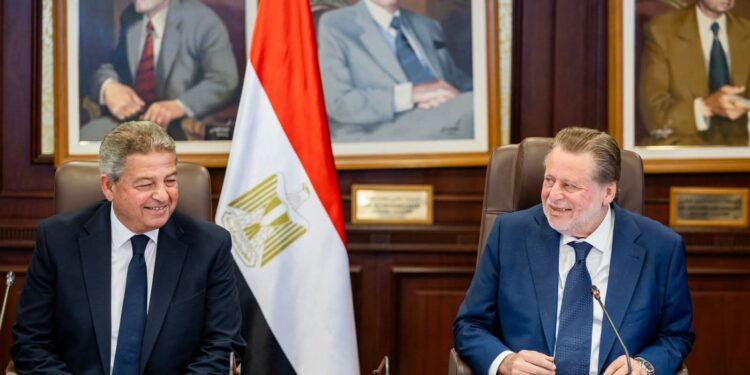 محافظ البنك المركزي المصري ورئيس المجلس الأعلى لتنظيم الإعلام يوقعان بروتوكول تعاون لتعزيز تنظيم المحتوى الرقمي المصرفي