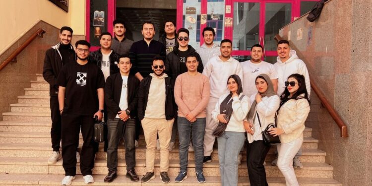 “كان وأخواتها”.. مشروع طلابي يرصد تحولات الحياة قبل وبعد السوشيال ميديا