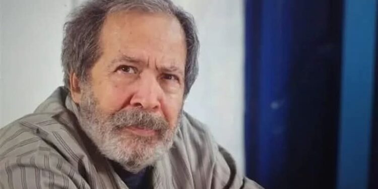 بعد إصابته بجلطة دماغية.. خالد النبوي يتكفل بعلاج الفنان سامي عبد الحليم