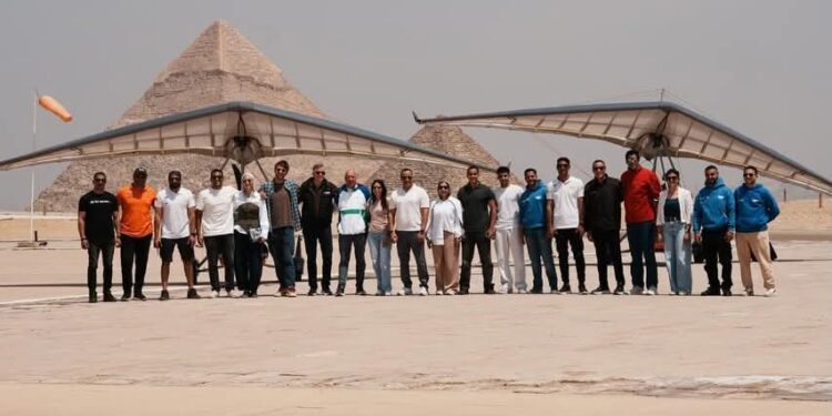 رئيس الاتحاد الدولي للخماسي الحديث في جولة سياحية فريدة بمنطقة أهرامات الجيزة