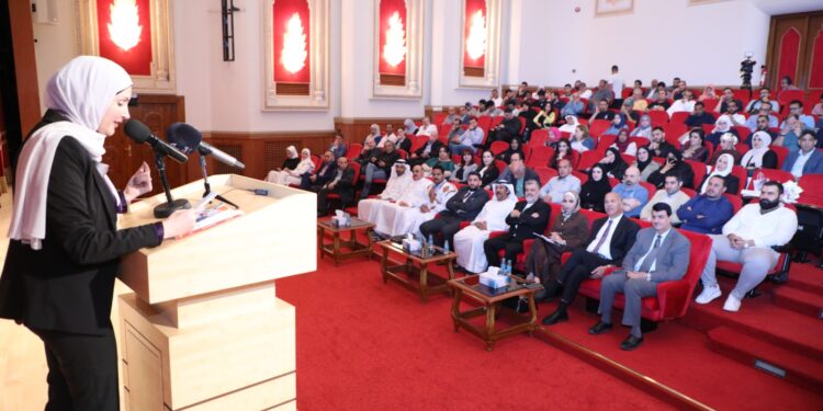 قصائد تنبع من المجتمع وتعالج قضاياه