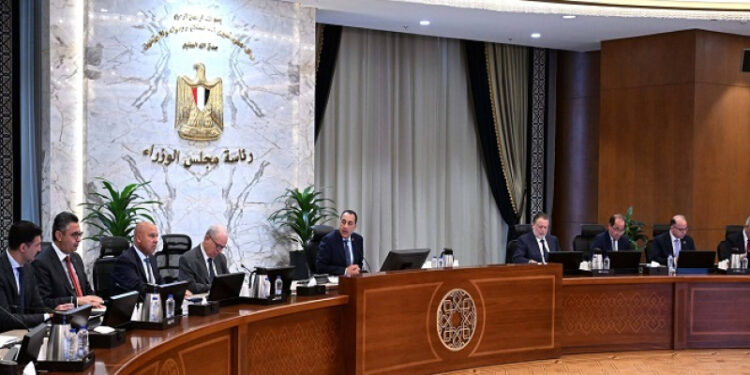 رئيس الوزراء يترأس اجتماع المجموعة الوزارية الاقتصادية ويؤكد على المتابعة الدقيقة لمختلف الملفات الاقتصادية