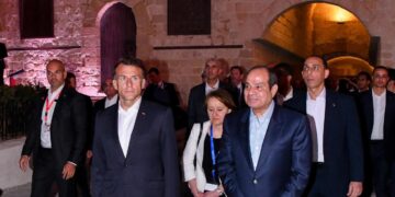 الرئيس السيسى يصطحب ماكرون فى جولة بكورنيش الإسكندرية وصولًا لقلعة قايتباى
