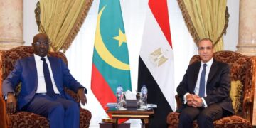وزير الخارجية يعقد جلسة مباحثات مع نظيره الموريتاني لتطوير أطر التعاون الثنائي وتنسيق الجهود إزاء القضايا الإقليمية