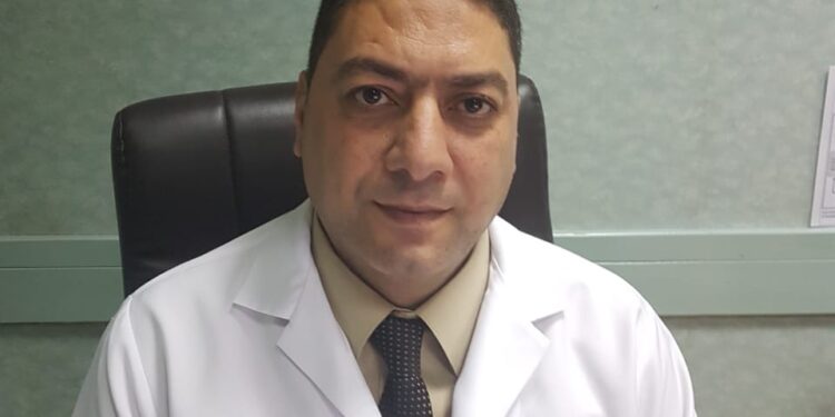 د. عادل الشناوي استشاري الأمراض الصدرية بمستشفيات الحمادي.. في حديث عن: الآثار الجانبية للمكيفات في فصل الصيف رغم الحاجة إليه.. وسبل الوقاية منها