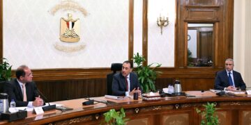 رئيس الوزراء يتابع مستجدات الموقف التنفيذي لمشروعات الطاقة الجديدة والمتجددة