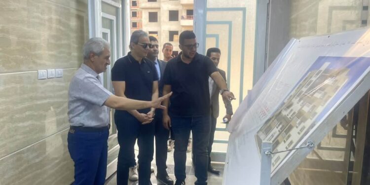 نقيب الإعلاميين يتفقد مشروع «ديارنا» بالعبور الجديدة تمهيدًا لتسليم الوحدات للأعضاء