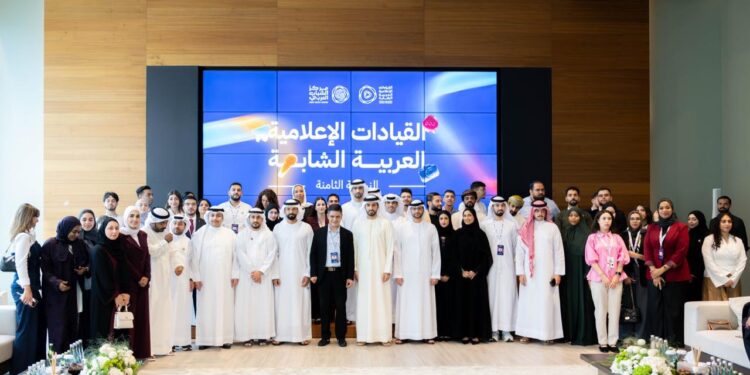 استقبل المشاركين في برنامج “القيادات الإعلامية العربية الشابة”.. راشد بن حميد: نعمل على إعداد قيادات شابة تسهم في تطوير صناعة الإعلام العربي